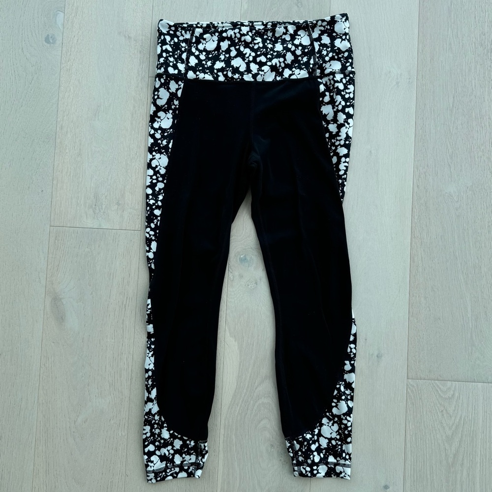 Athleta Salutation Paint 7/8 Leggings Tight in Power Vita Fabric Sz M